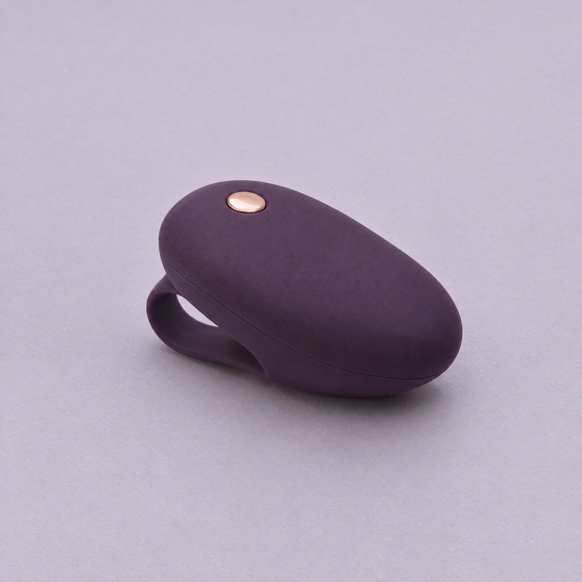 DOVIAR CÂLIN palm massager on a lilac background