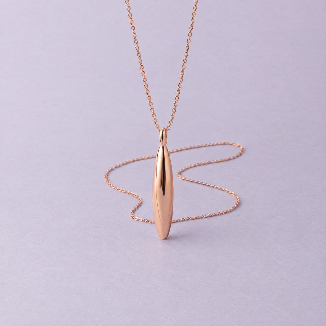 DOVIAR CHARME pendant vibrator on a lilac background