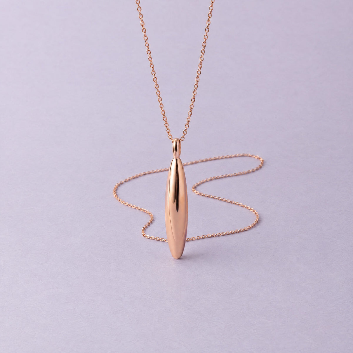 DOVIAR CHARME pendant vibrator on a lilac background