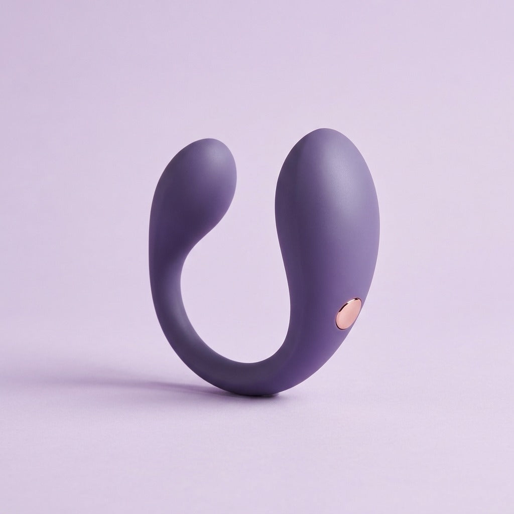 DOVIAR DUO C-shaped wearable couples vibrator with a rose-gold button