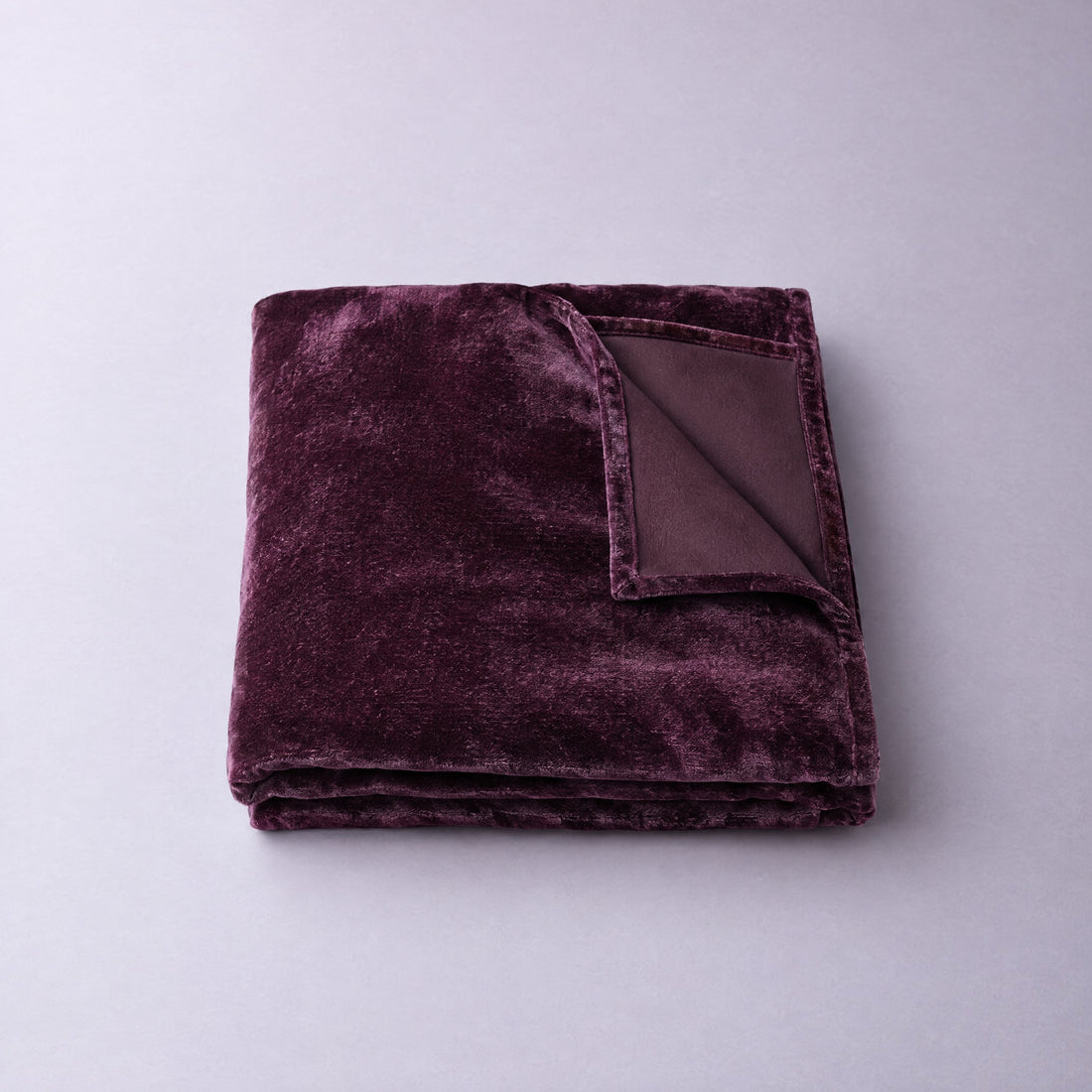 DOVIAR TOILE waterproof intimacy throw on a lilac background