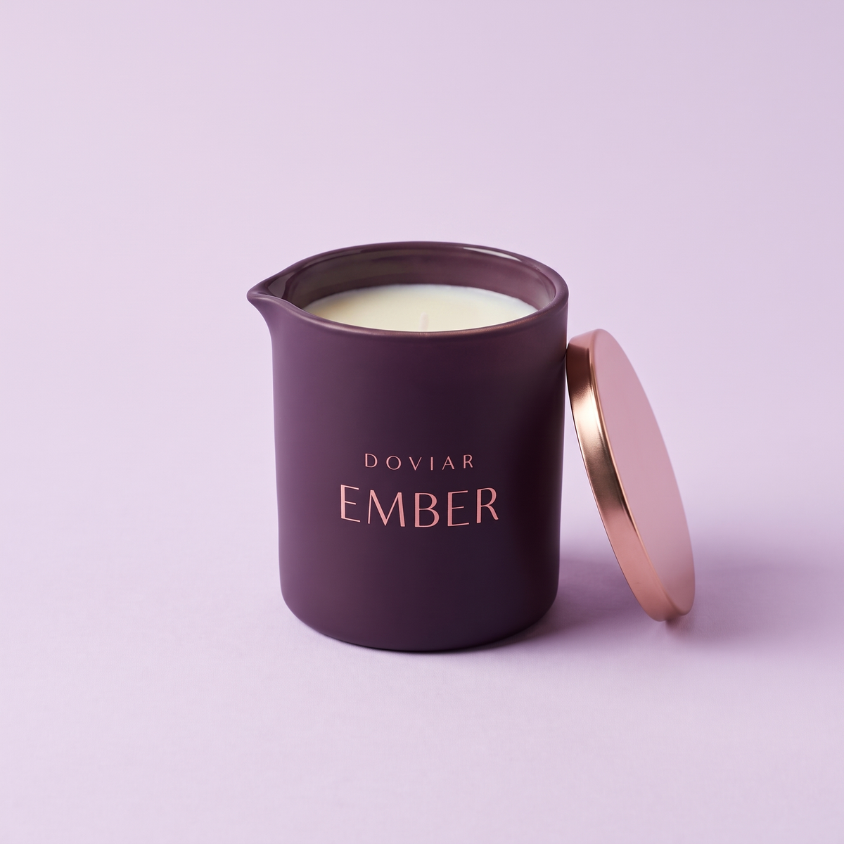 DOVIAR EMBER massage candle with the lid off