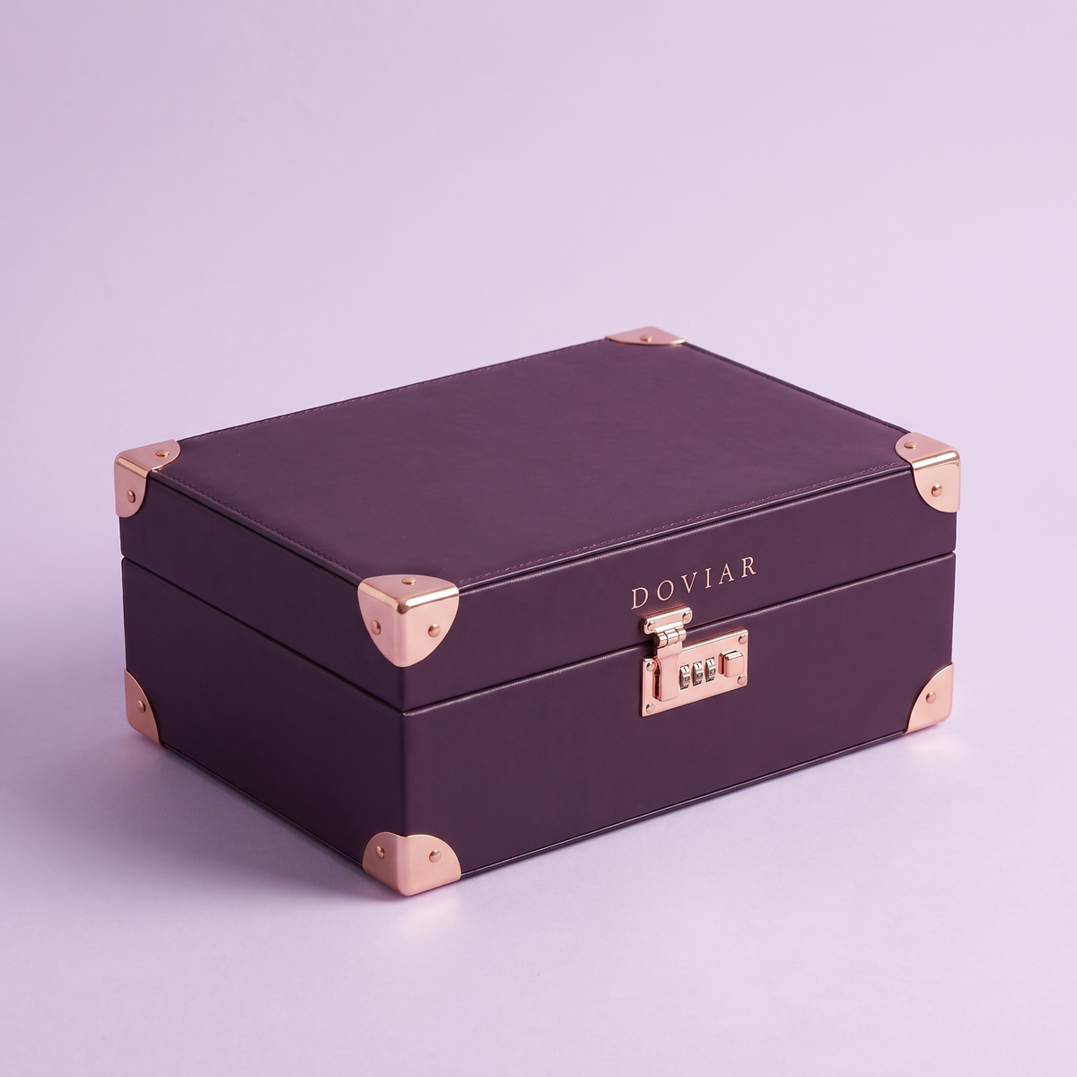 DOVIAR COFFRET closed with the rose-gold lock